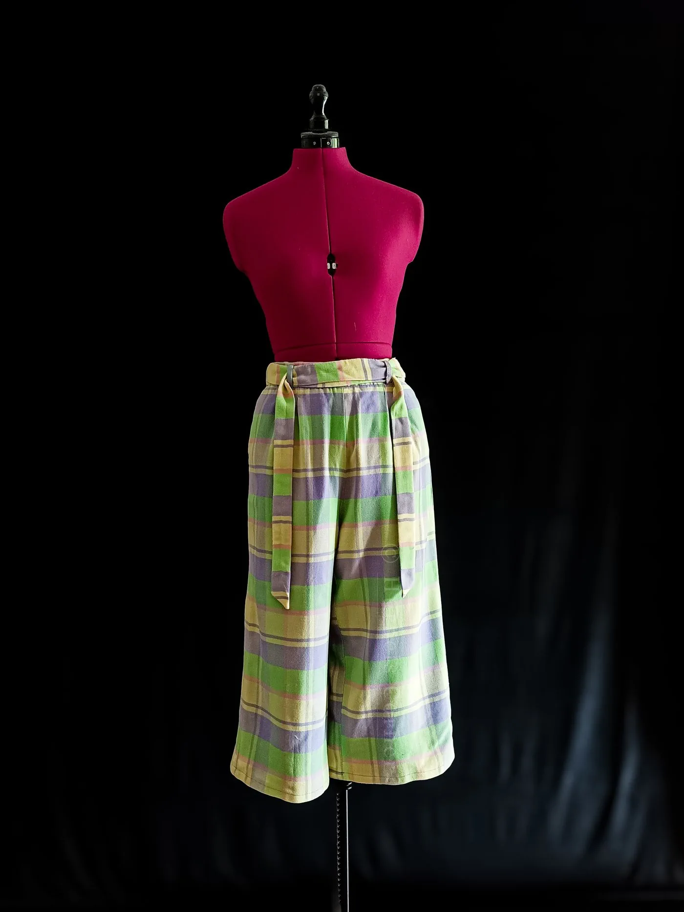 Cropped wide trousers