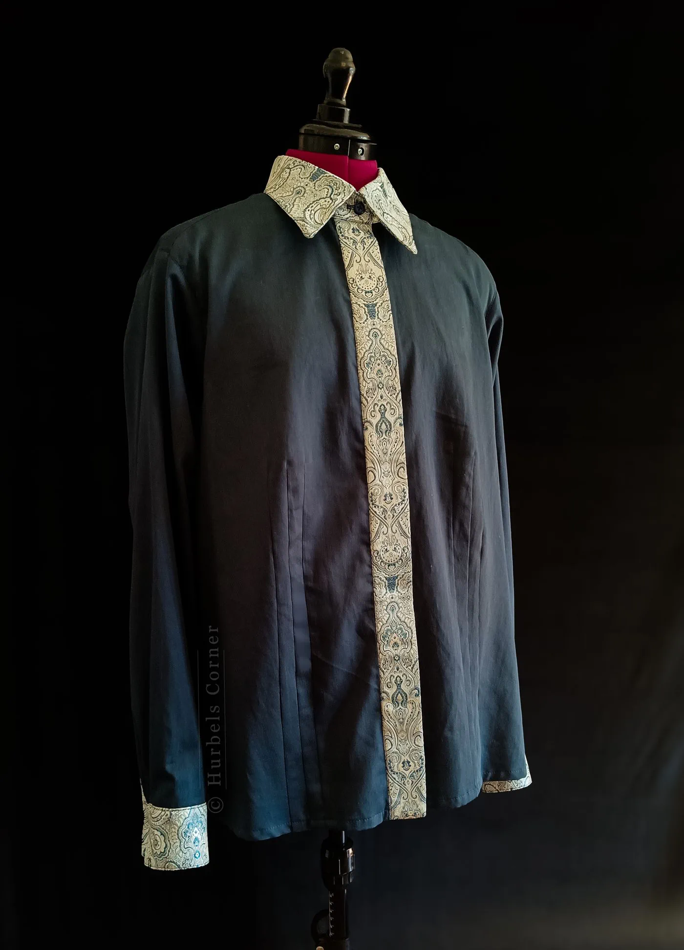 Bluse mit silbernen Akzenten